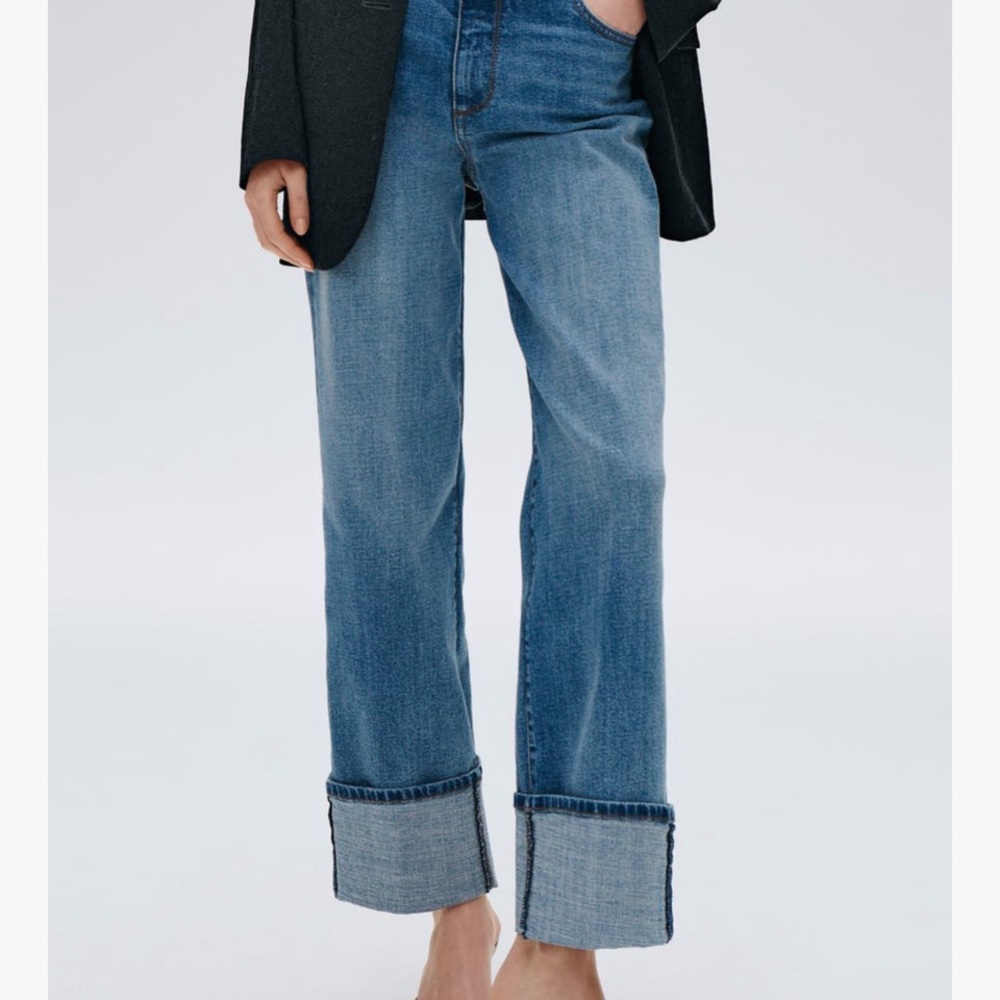 Kut from the Kloth Sienna Wide Cuff Jeans 8P, fits large! Color: Stewardship